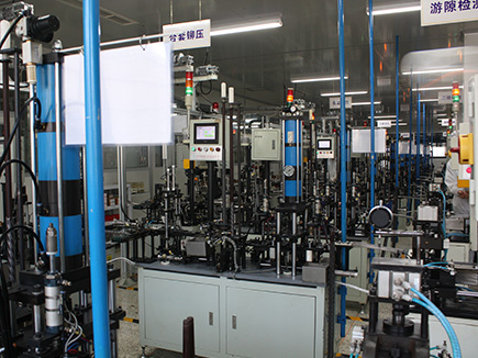 Closed riveting press