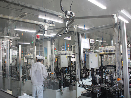 Closed riveting press